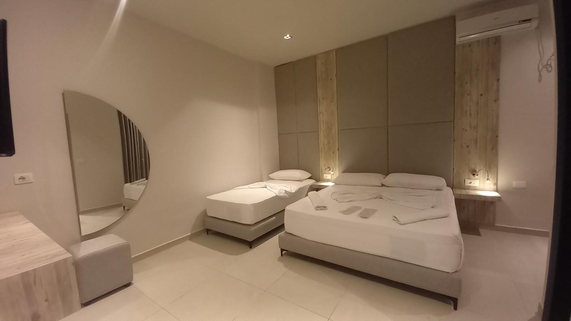 Hotel Aglon Vlorë Eksteriør billede