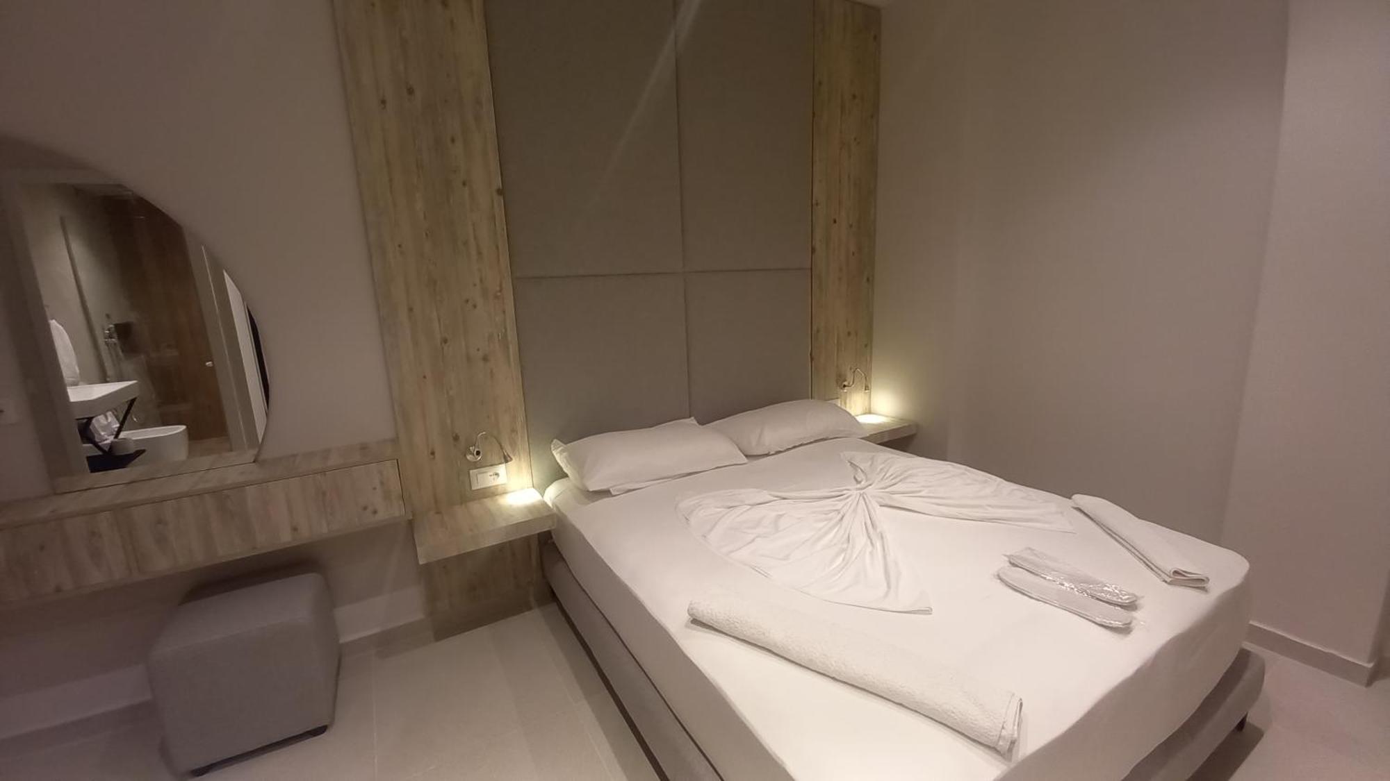 Hotel Aglon Vlorë Eksteriør billede